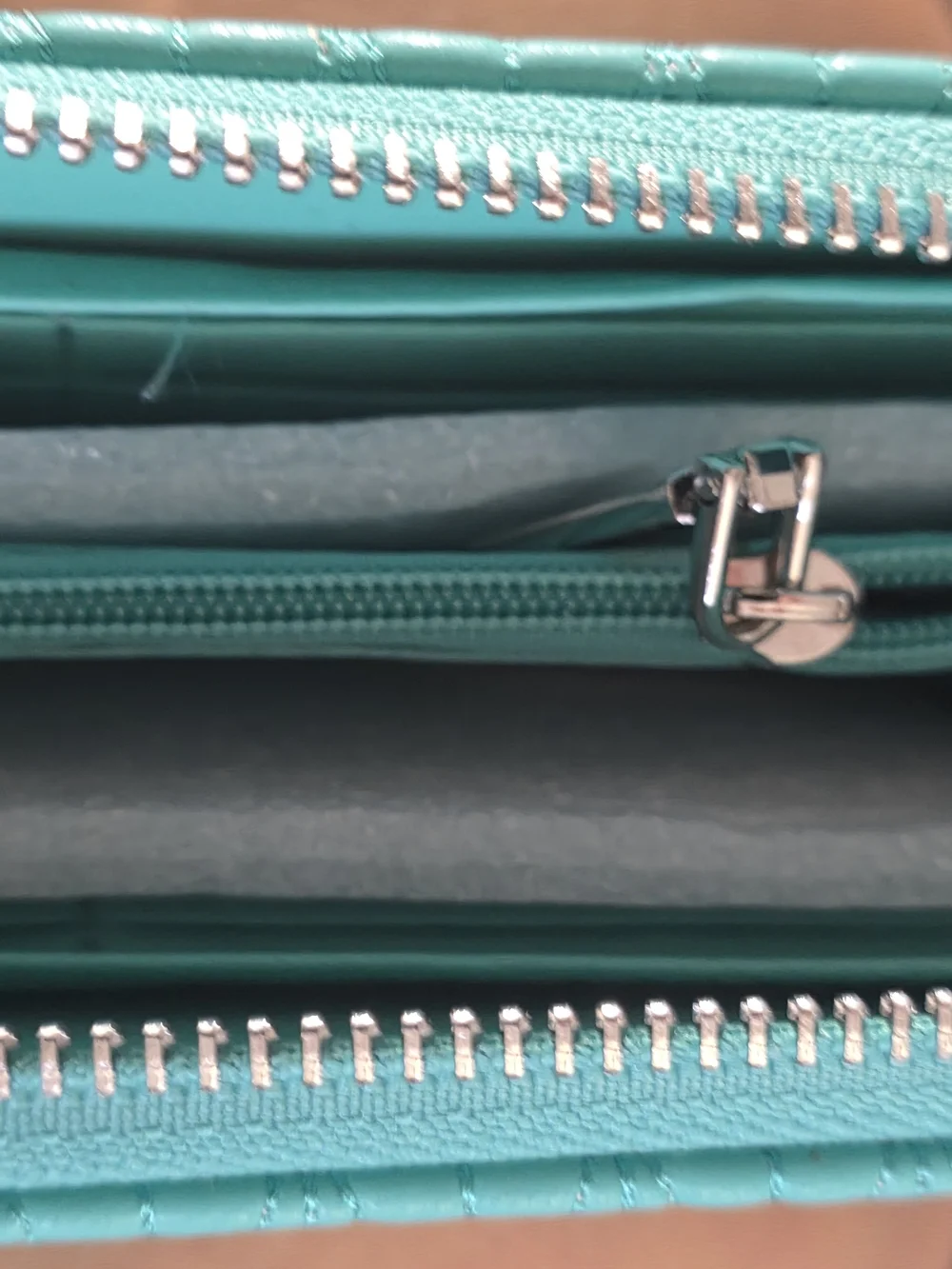 Badgley Mischka Green and White Vegan Leather Tag